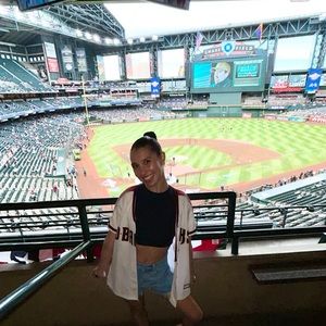 Meet your Posher, Vivien